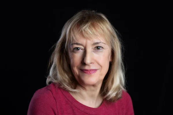 Predstavitev romana Po poti se je zvečerilo Miriam Drev