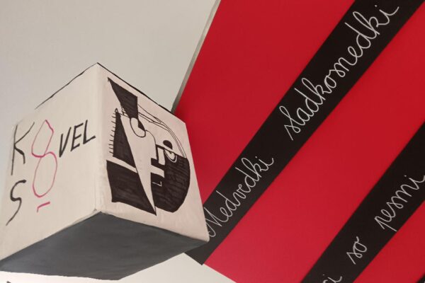 Razstava otrok iz Vrtca Sežana ob Kosovelovem letu